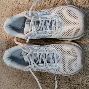 Brooks Bundle Women's size 8